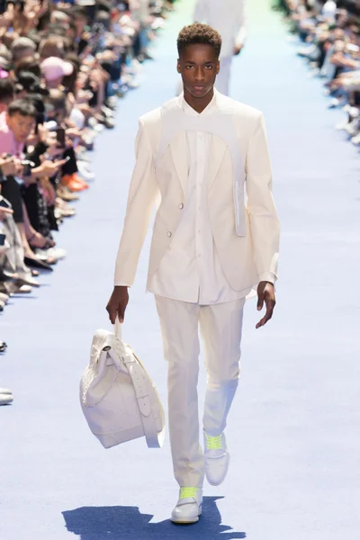 Look 14